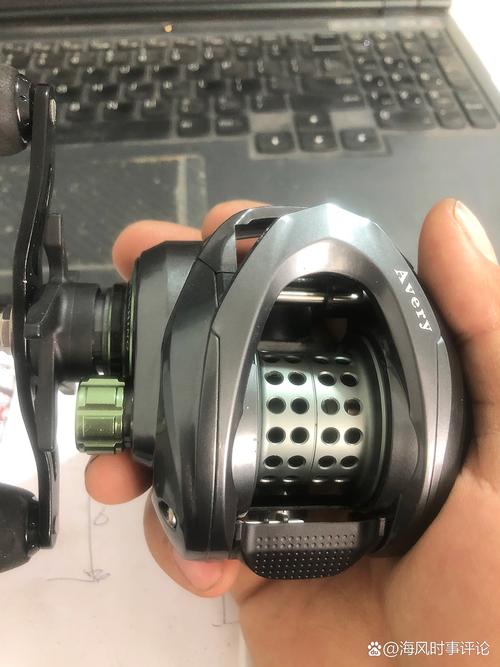 reccazr R102小丑鱼 vs 腹灵 FL980V2Pro 深度对比