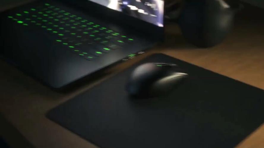 骨伽REVENGER vs 雷神猎兵M303 vs Razer 八岐大蛇V2 电竞鼠标深度对比