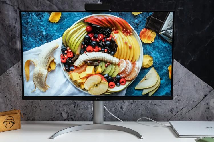 LG 32UQ85R深度评测：31.5英寸4K Nano-IPS显示器，专业色彩与商务办公的完美结合
