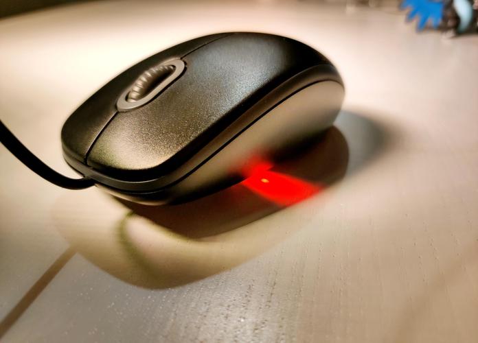 爱国者G600 vs 雷柏V15烈焰版 vs 罗技M110 深度对比