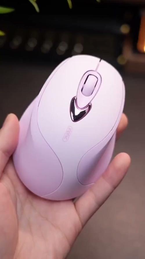 英菲克M8无线鼠标评测：商务舒适之选，奶茶色外观与1600DPI性能解析