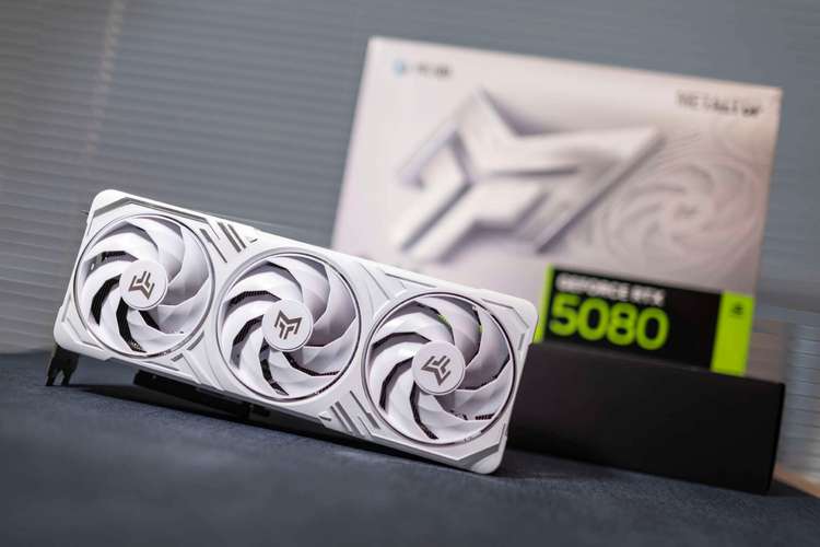 影驰GeForce RTX 5080 vs 索泰GeForce RTX 2070 深度对比