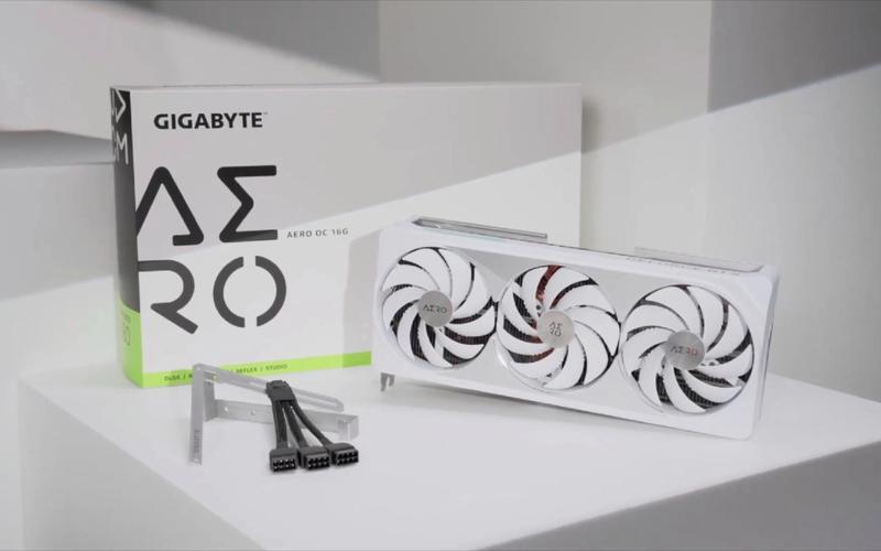 价格标签和货币符号展示价值对比