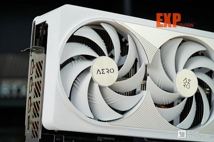 玩家在高端电竞设备前沉浸游戏