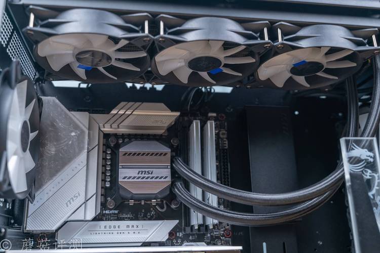 现代办公室工作场景