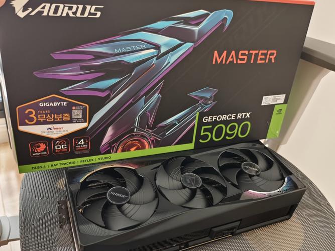 技嘉RTX 5090超级雕 OC vs 华硕STRIX-GTX 950-DC2OC-2GD5-GAMING 深度对比