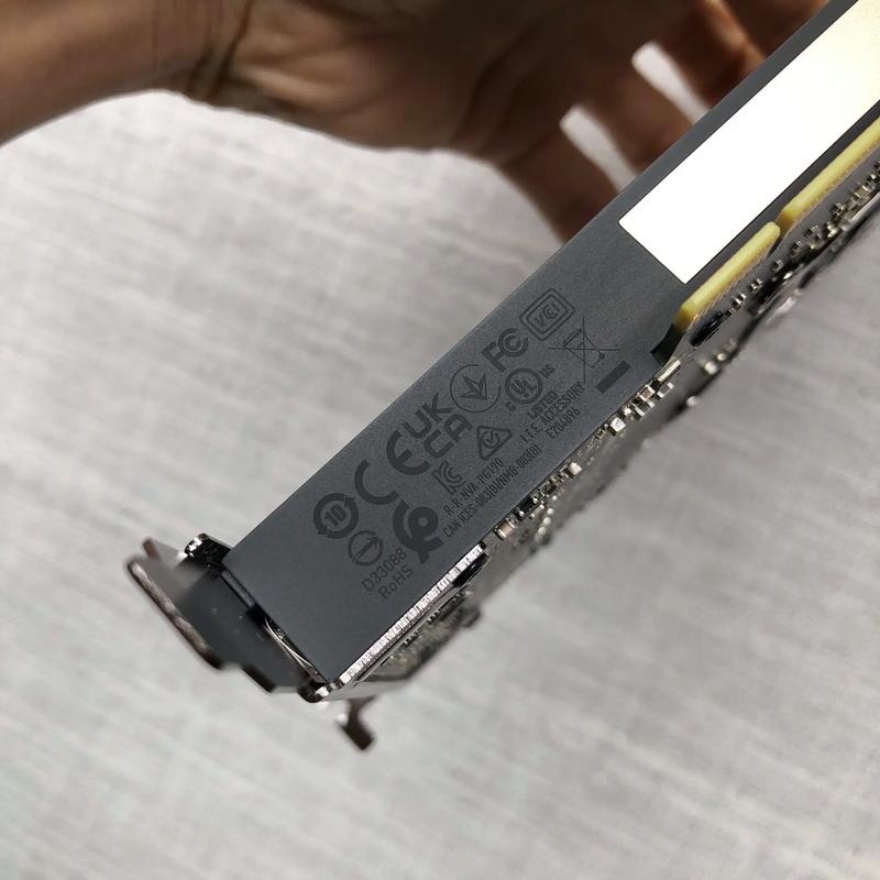 价格标签与硬件产品