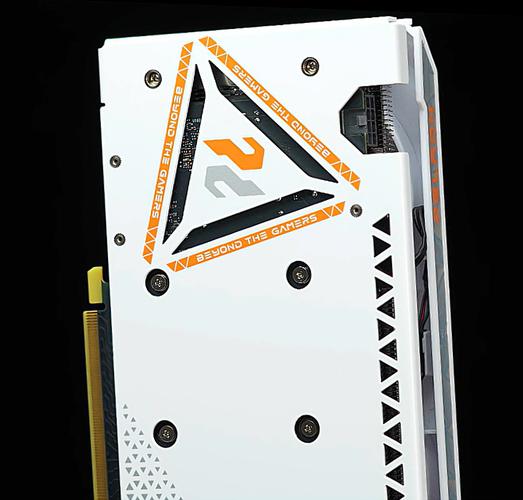 电竞玩家使用高性能电脑