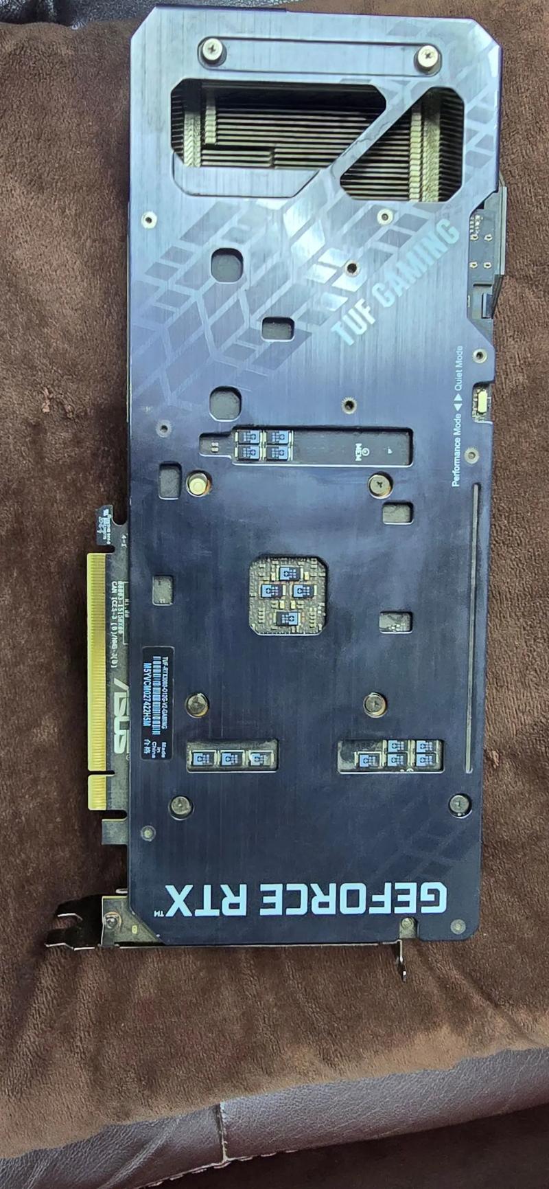 Gaming performance test setup with monitors displaying frame rates