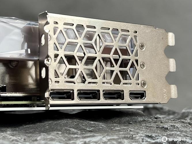 影驰RTX 4070 SUPER星曜OC vs 七彩虹GT620灵动鲨 深度对比