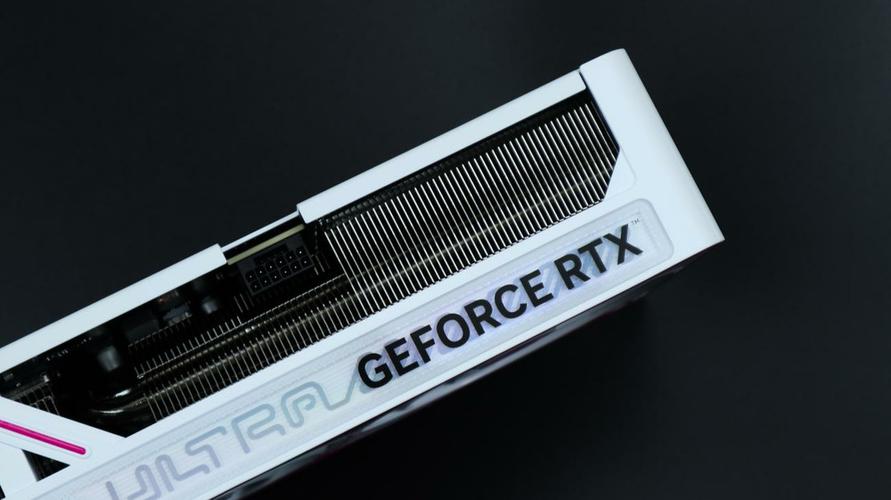 七彩虹iGame RTX 5080 vs 北影GTX 960猛禽 深度对比