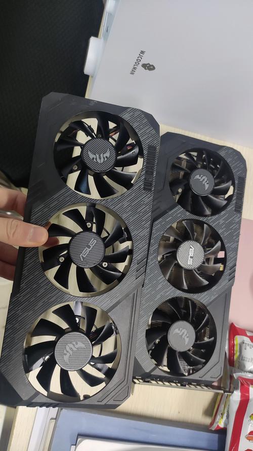 显卡规格对比示意图