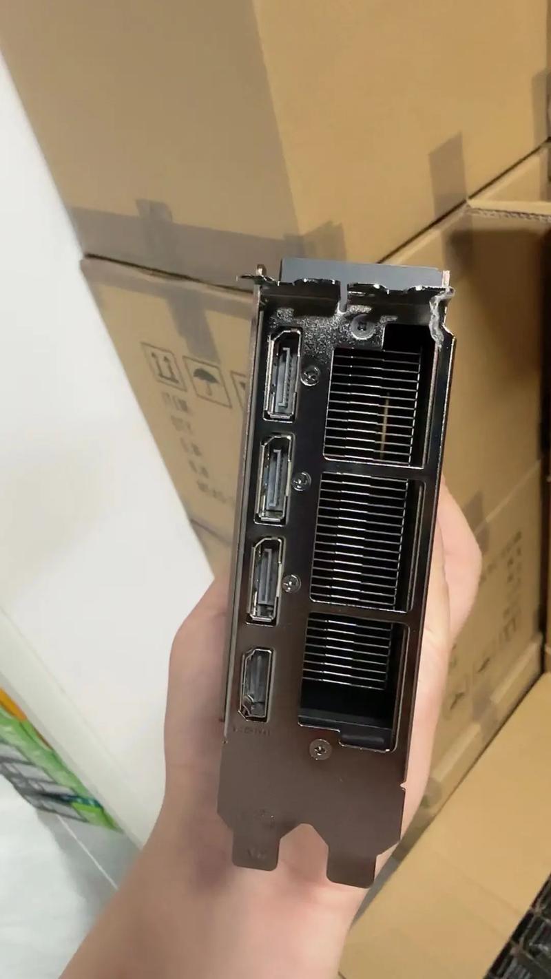 电竞玩家使用高性能游戏电脑