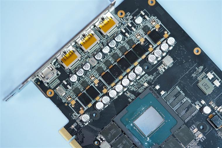 铭瑄RTX 4070 Ti SUPER vs 映众RTX 5090 D 深度对比：两代旗舰显卡的较量