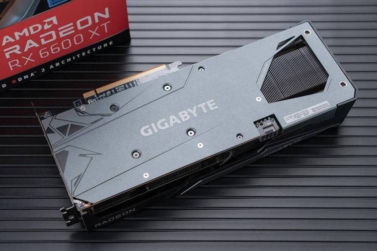 技嘉Radeon RX 6600 XT GAMING OC 魔鹰 PRO vs HIS 7870 Fan 2GB GDDR5 深度对比