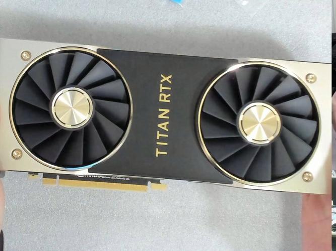 价格标签与货币概念图，象征性价比分析