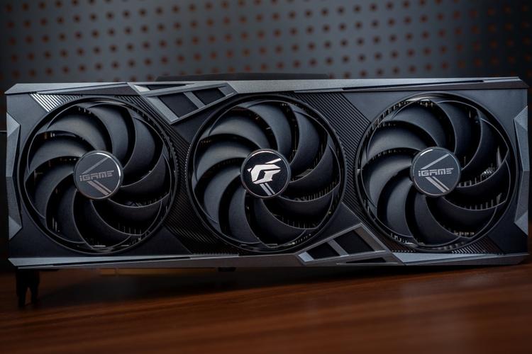 七彩虹iGame RTX 3070 Vulcan OC vs 蓝宝石RX 7700 XT 极地版OC 深度对比