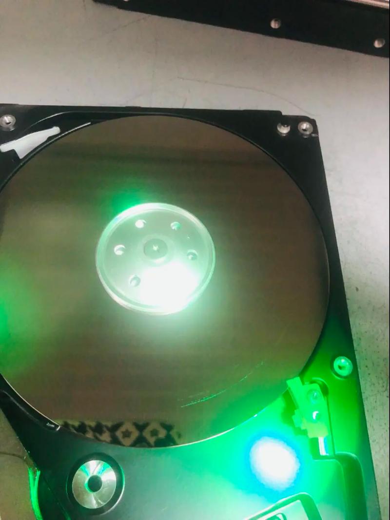 机箱内部硬盘散热环境