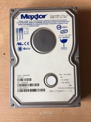 硬盘内部盘片与磁头结构