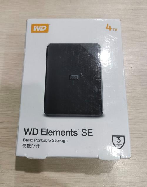 硬盘安装在机箱中的外观