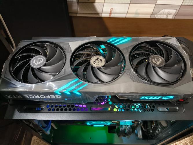 微星RTX 4090超龙 vs 铭瑄RTX 4060 Ti瑷珈 深度对比