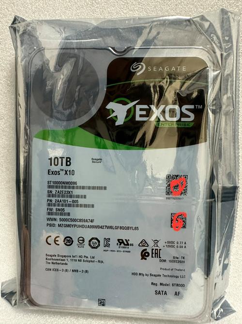 硬盘安装在电脑机箱内部