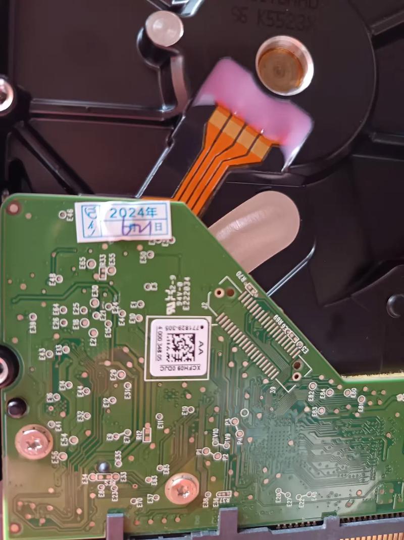 硬盘运行中数据传输示意