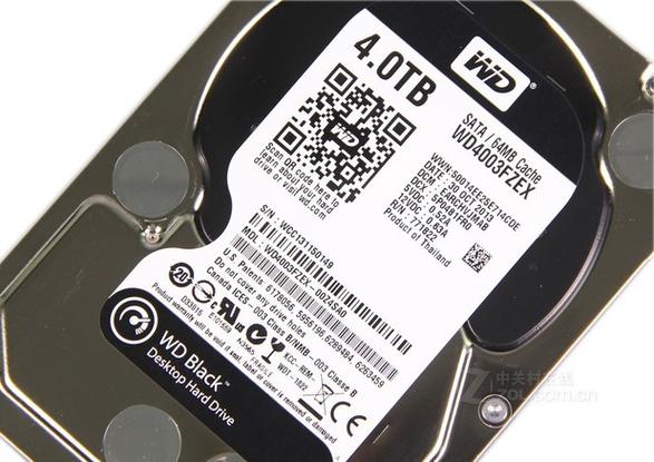 3.5英寸硬盘安装在电脑机箱中