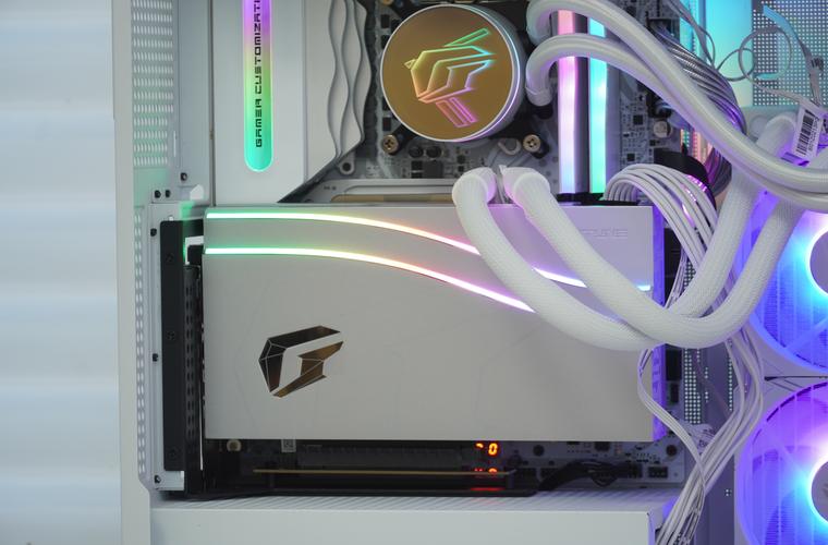 电脑硬件组件对比展示