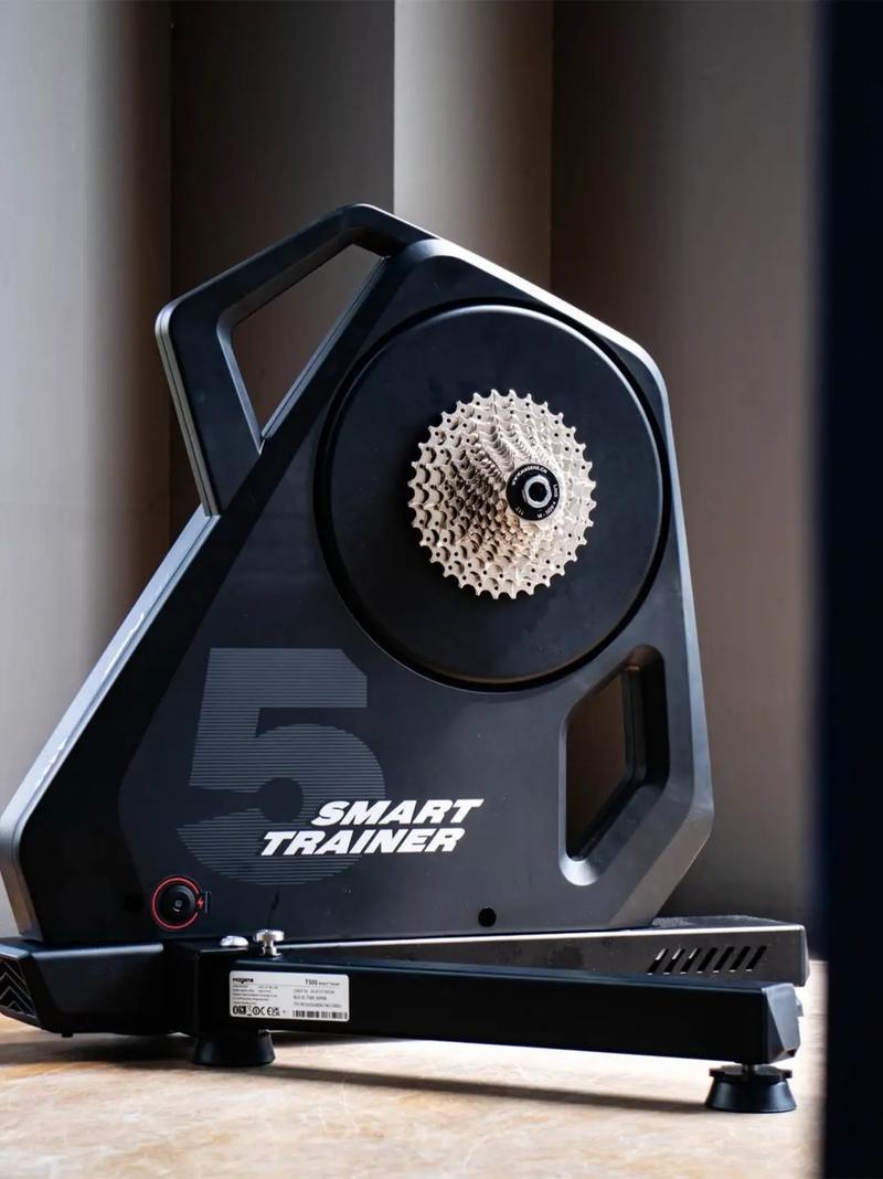 PC hardware cooling system with fan