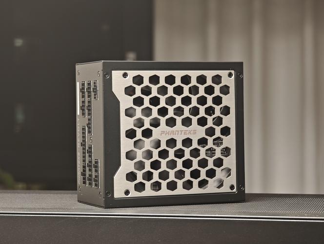 电脑电源内部散热细节