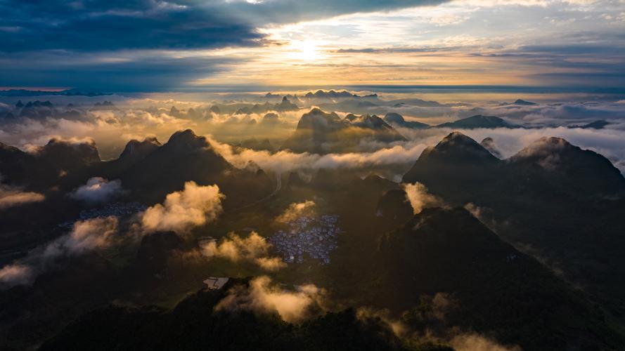 消费者选购便携音响