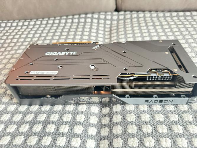 技嘉RX 7700 XT vs 影驰GTX 960 深度对比