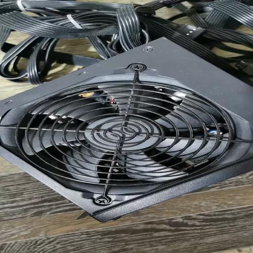 电源线材和接口细节