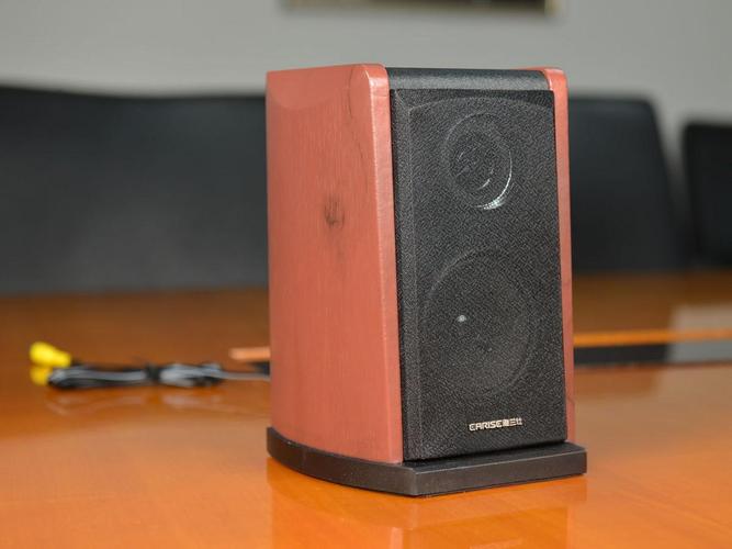 2.1声道电脑音箱桌面摆放效果