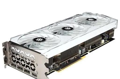 专业创作者使用高性能电脑工作