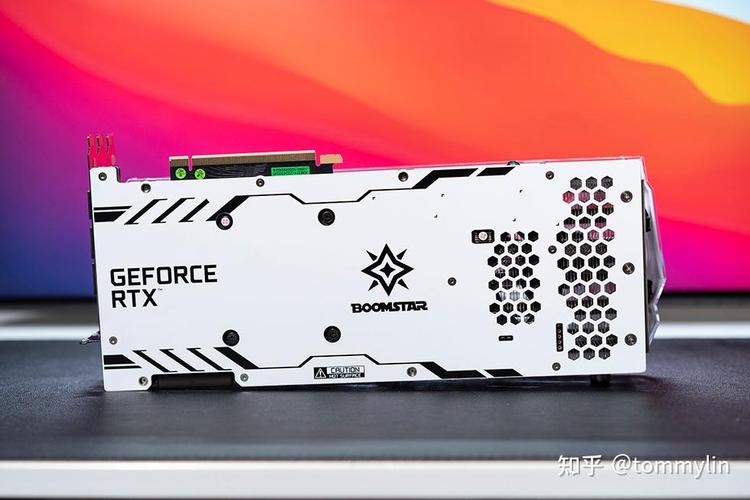 学生使用电脑学习场景