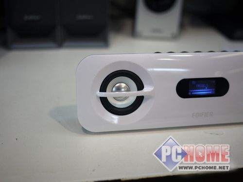 音乐播放中的便携音箱