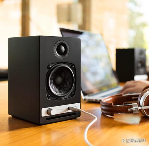 声擎HD3摆放在桌面上的整体效果