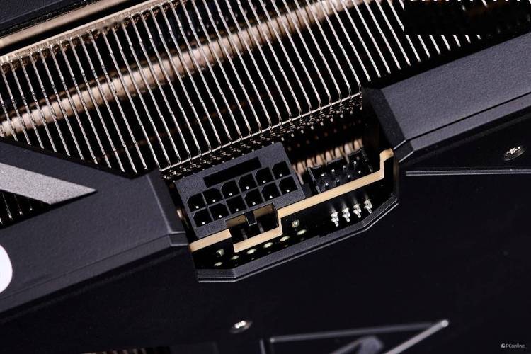 价格标签与电脑硬件放在一起