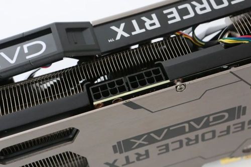 玩家正在使用高性能电脑