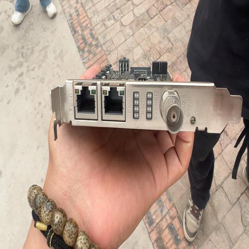 NVIDIA Quadro Sync II vs 七彩虹 RTX 4080 SUPER Vulcan 深度对比