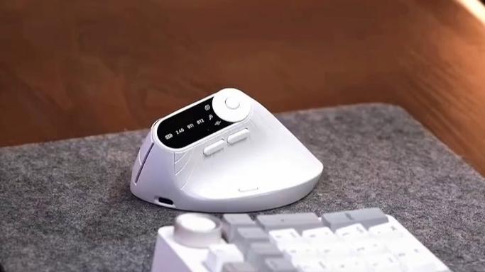 多彩M618XSD垂直鼠标评测：商务办公首选 人体工学+三模连接