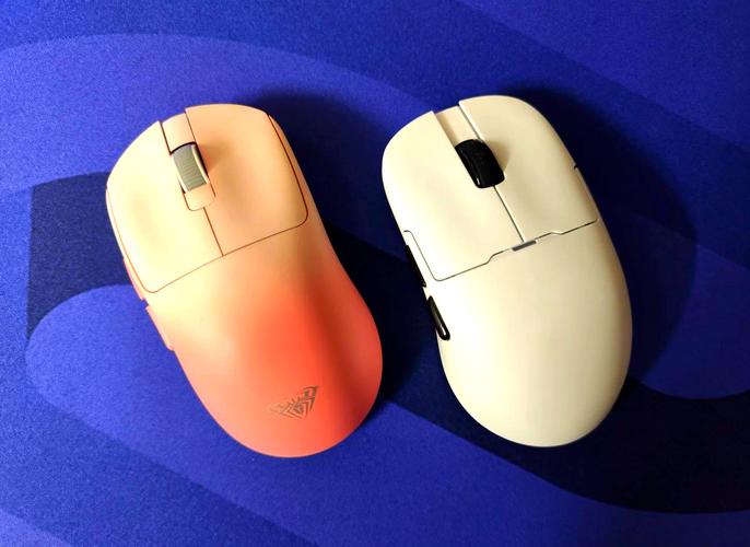 轻量竞技鼠标手持握姿