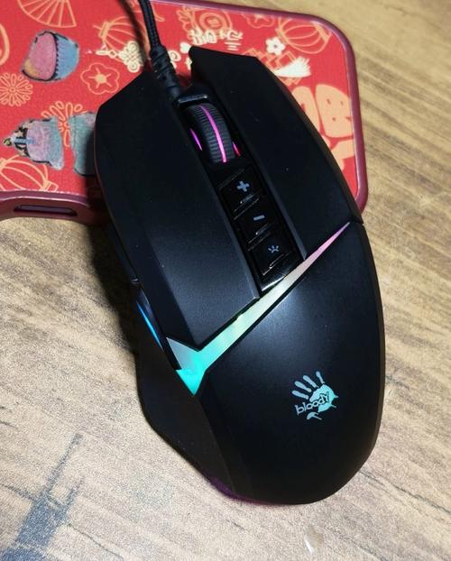 双飞燕QW70 Max评测：朋克黄电竞鼠标 双模连接8000DPI高性价比之选