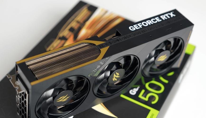 影驰RTX 5070 Ti魔刃OC vs 七彩虹8500GT黄金版 深度对比