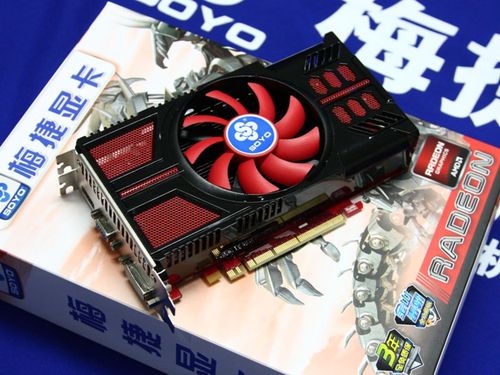 玩家正在组装台式电脑