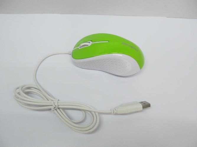 入门级有线鼠标桌面搭配