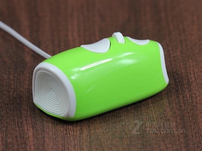 办公中使用中的有线鼠标