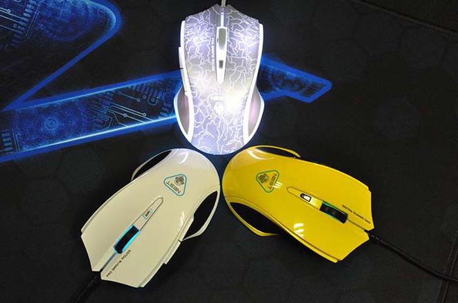 Ergonomic gaming mouse side view